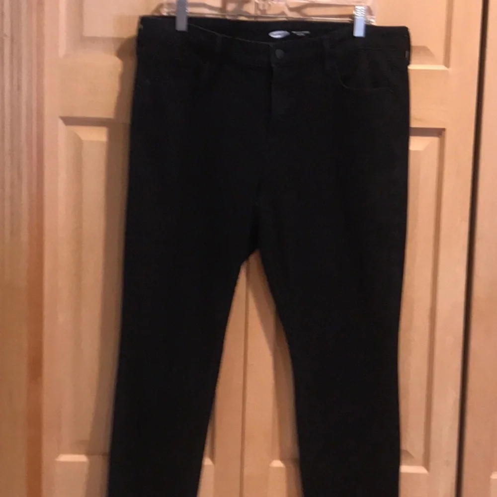 Old Navy Mid-Rise Skinny Jeans - Picture 2 of 8